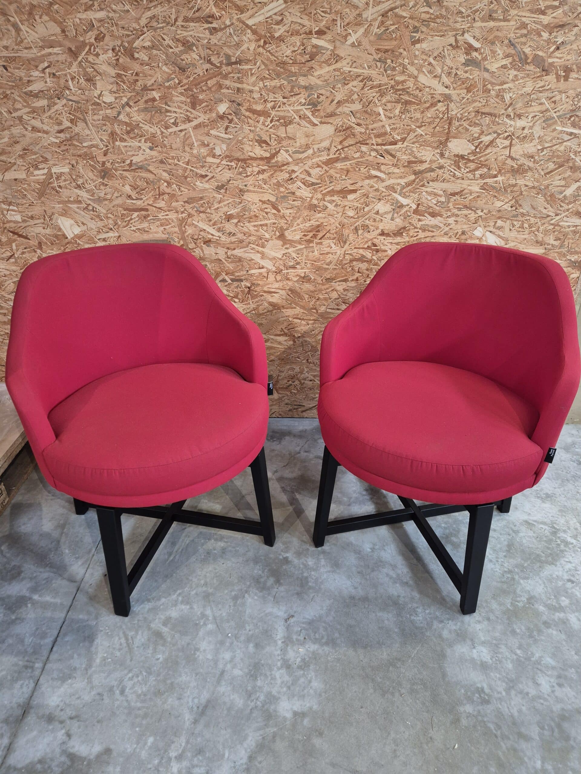 Lot de deux fauteuils LAMOS