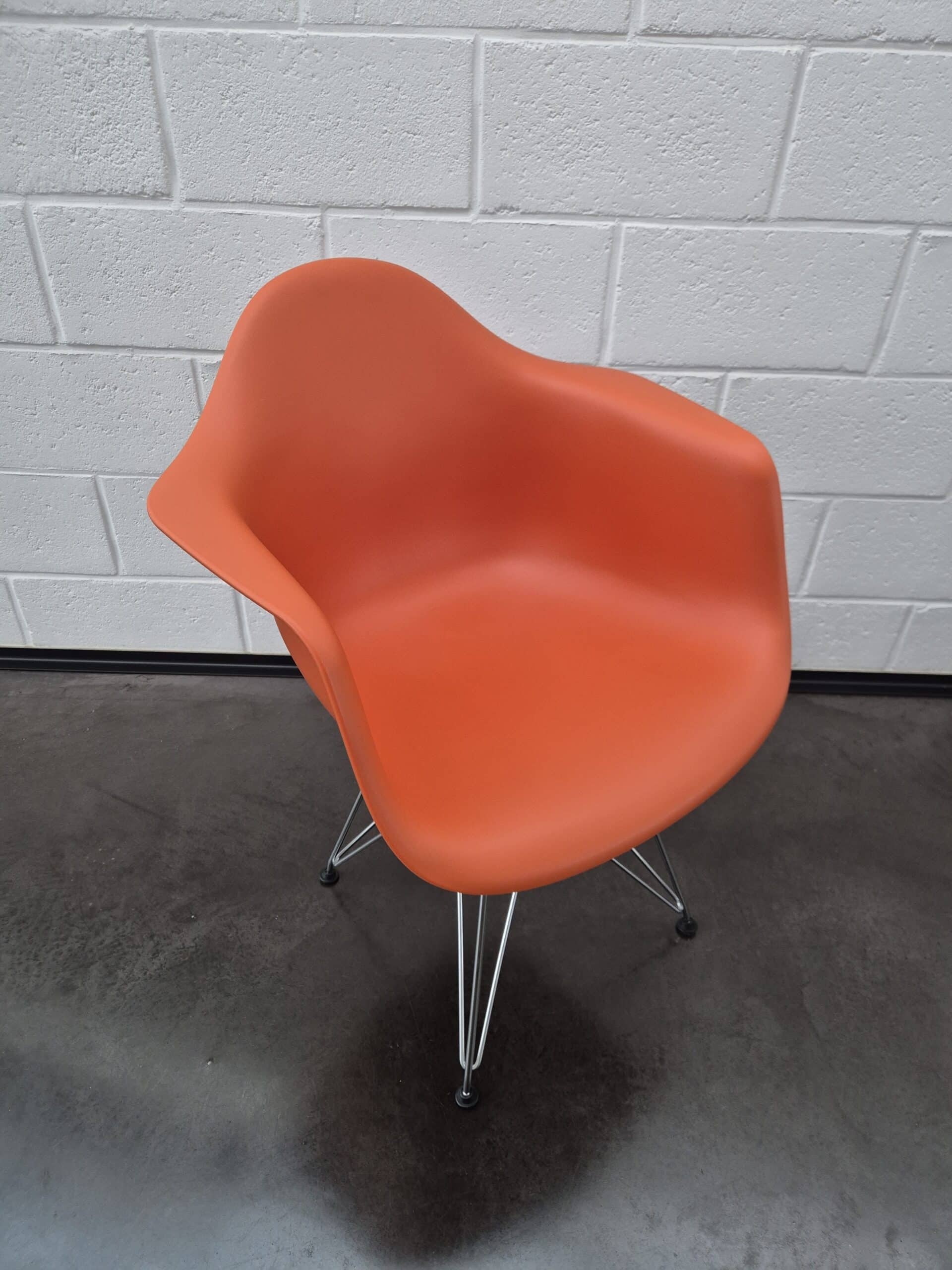 Chaise EAMES PLASTIC ARMCHAIR