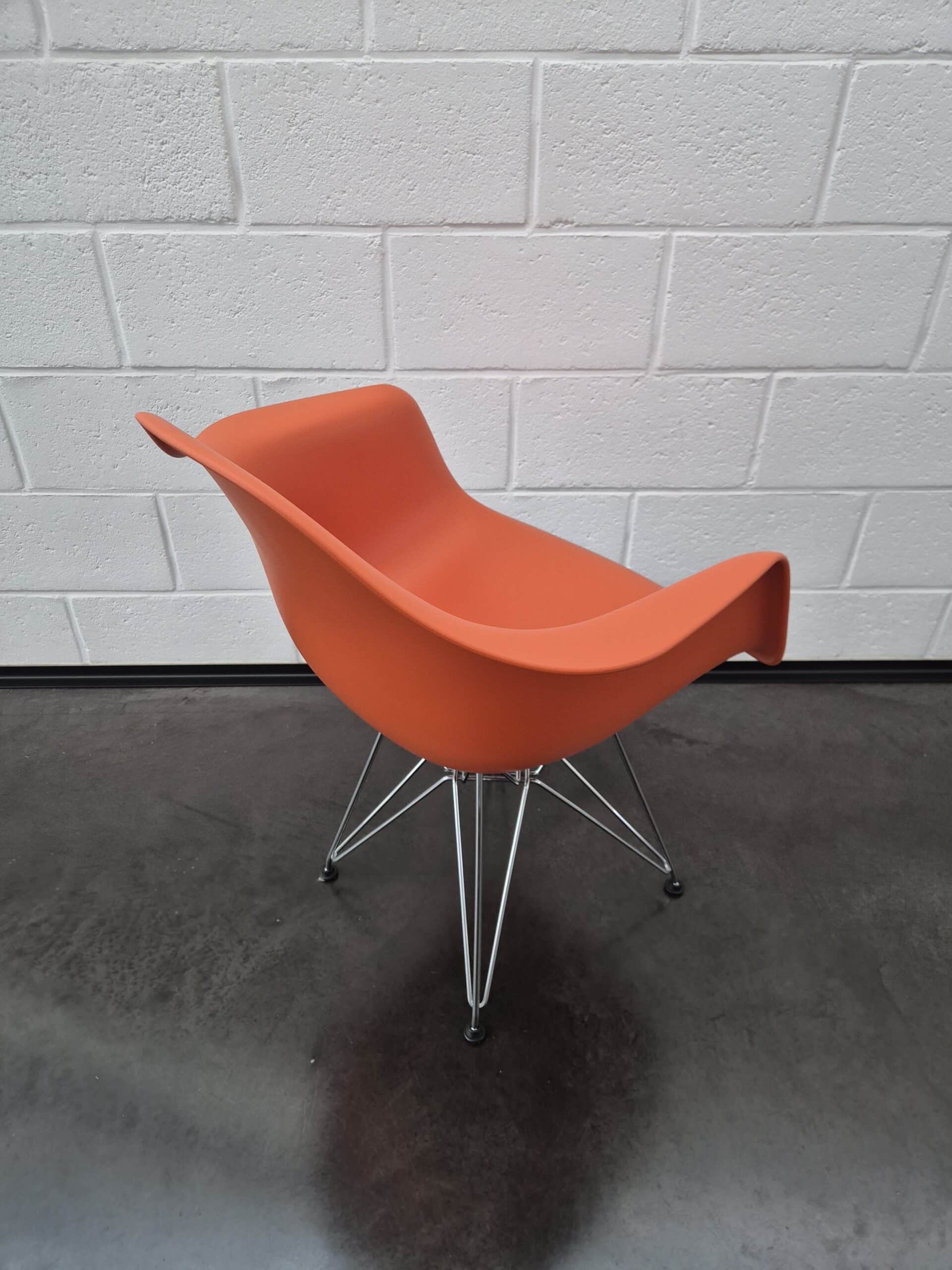 Chaise EAMES PLASTIC ARMCHAIR