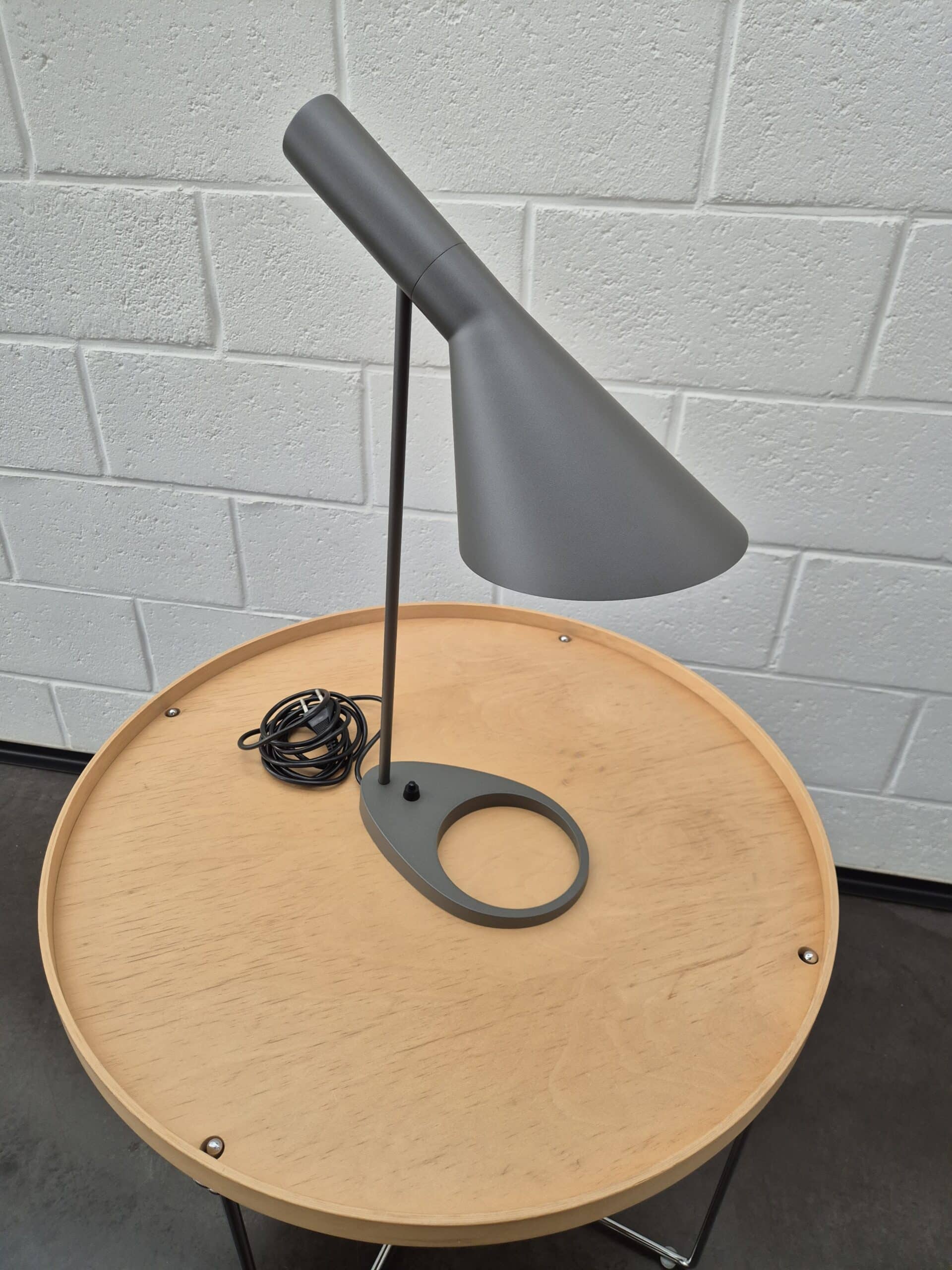 Lampe AJ Table