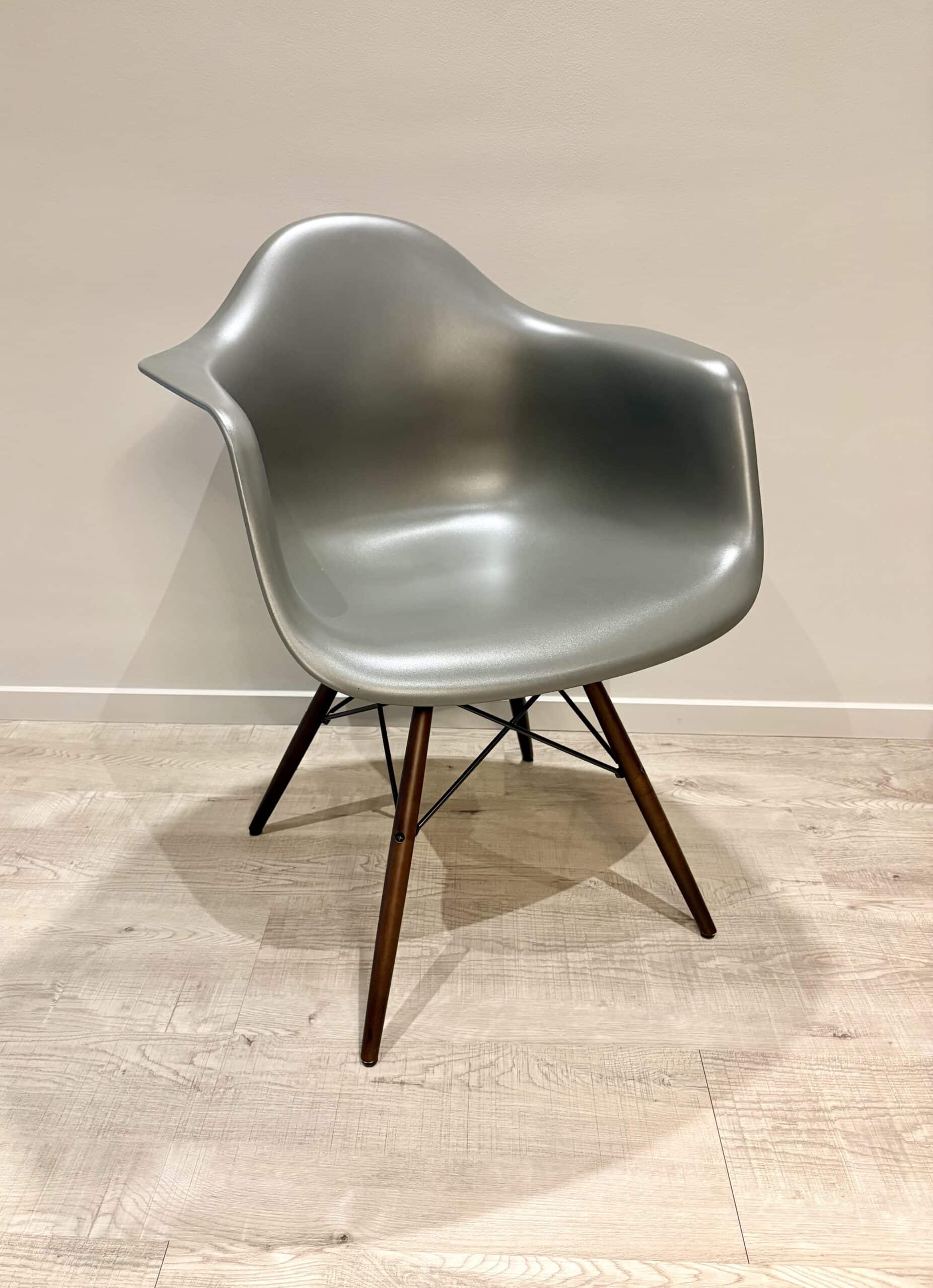 Chaise EAMES PLASTIC ARMCHAIR