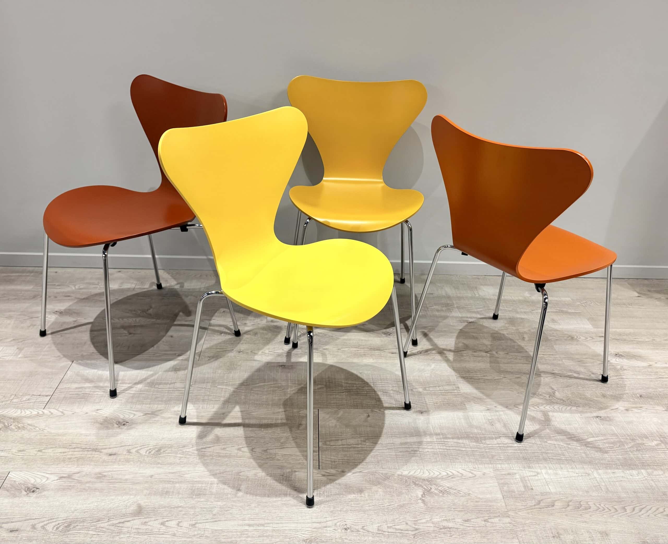 Lot de 4 chaises SERIE 7