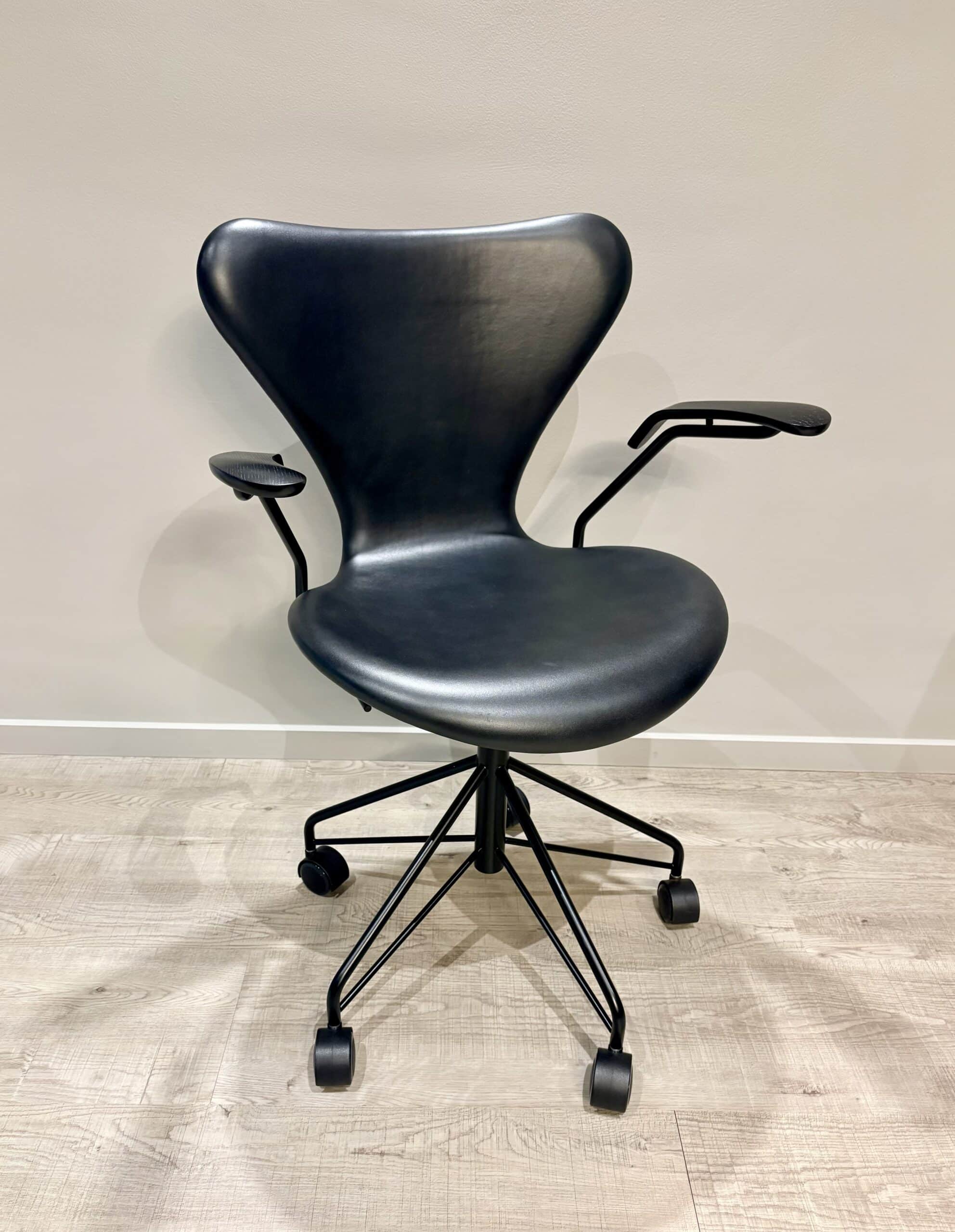 Chaise SERIE 7 (3217)