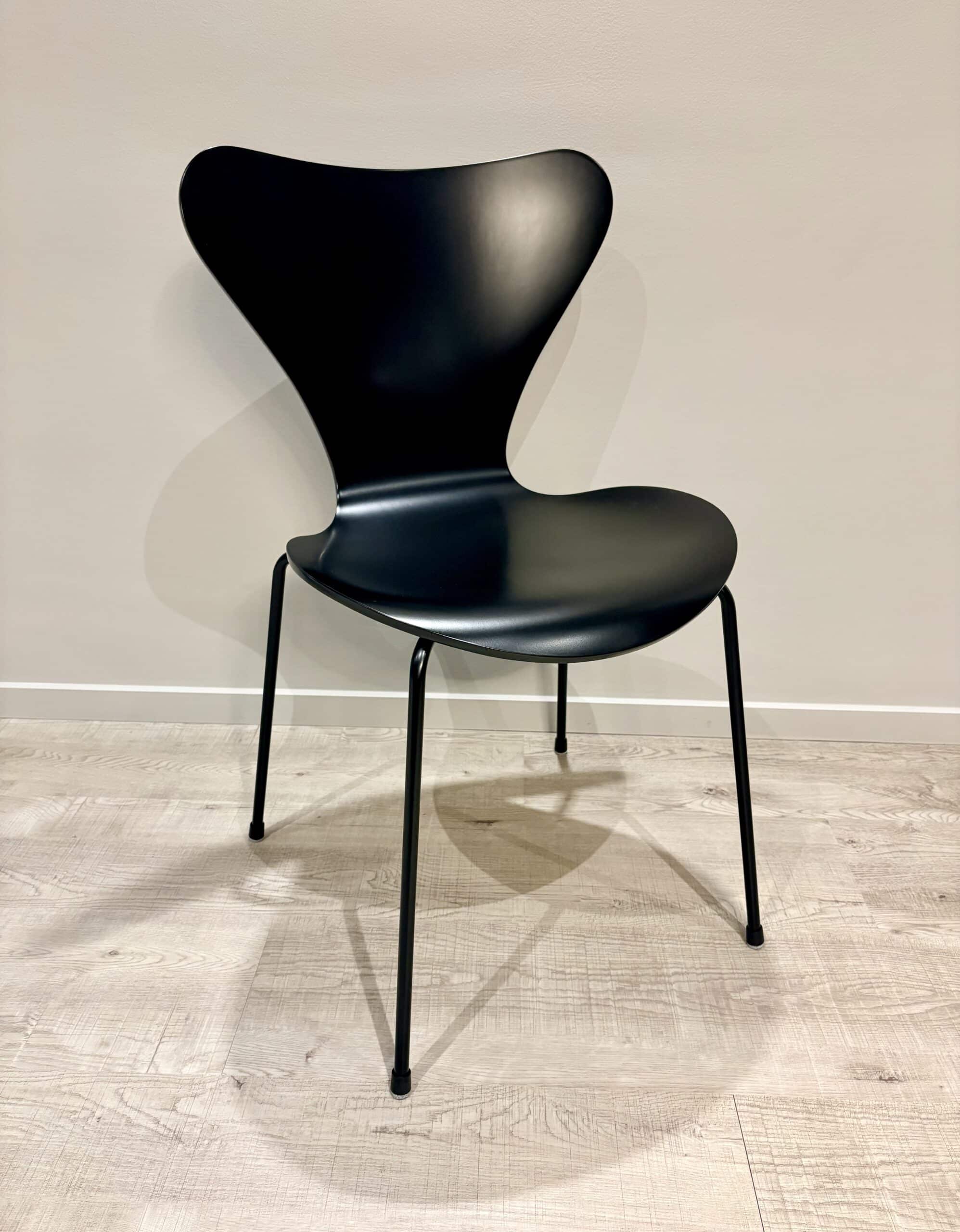 Chaise SERIE 7