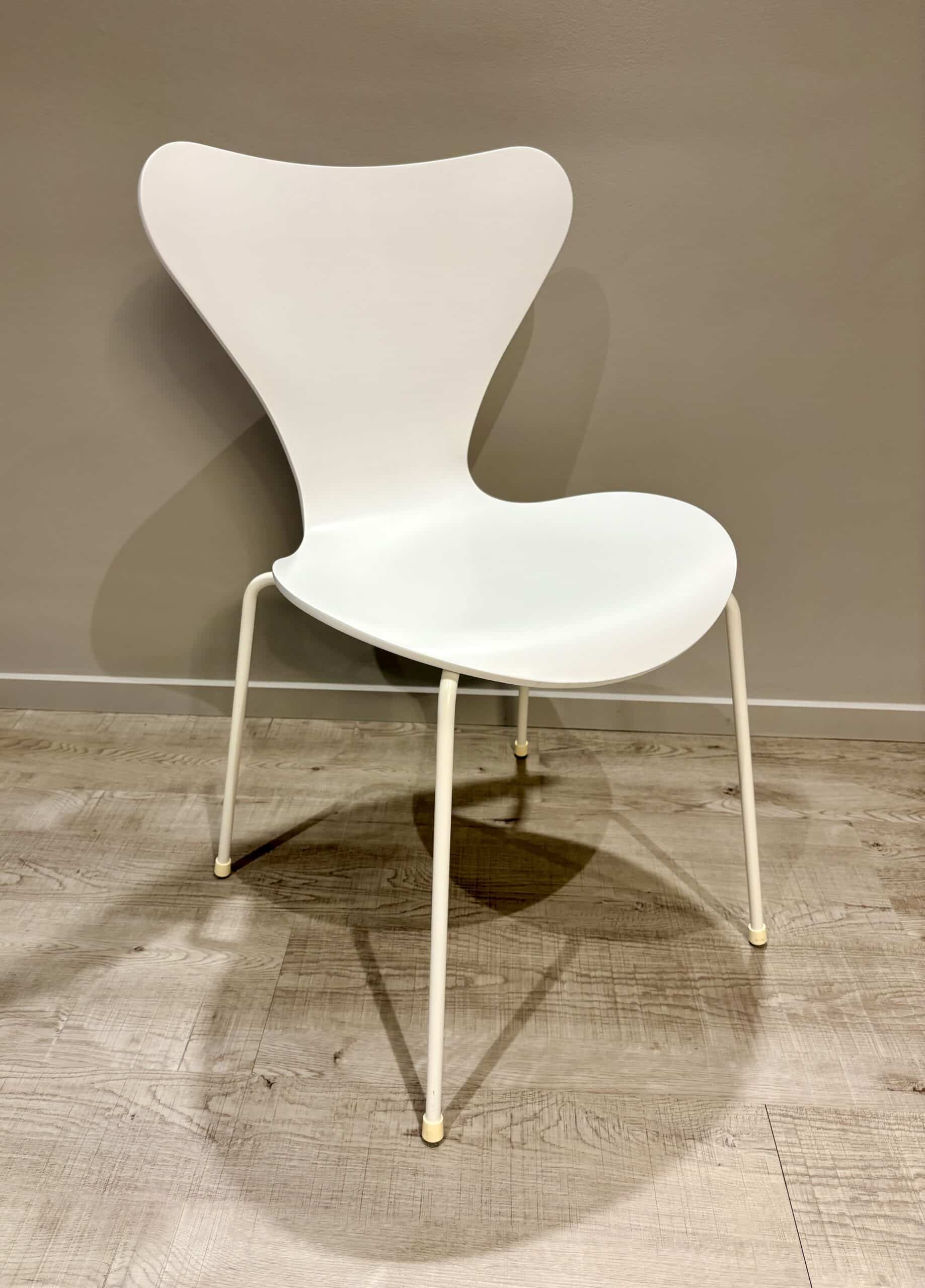 Chaise SERIE 7