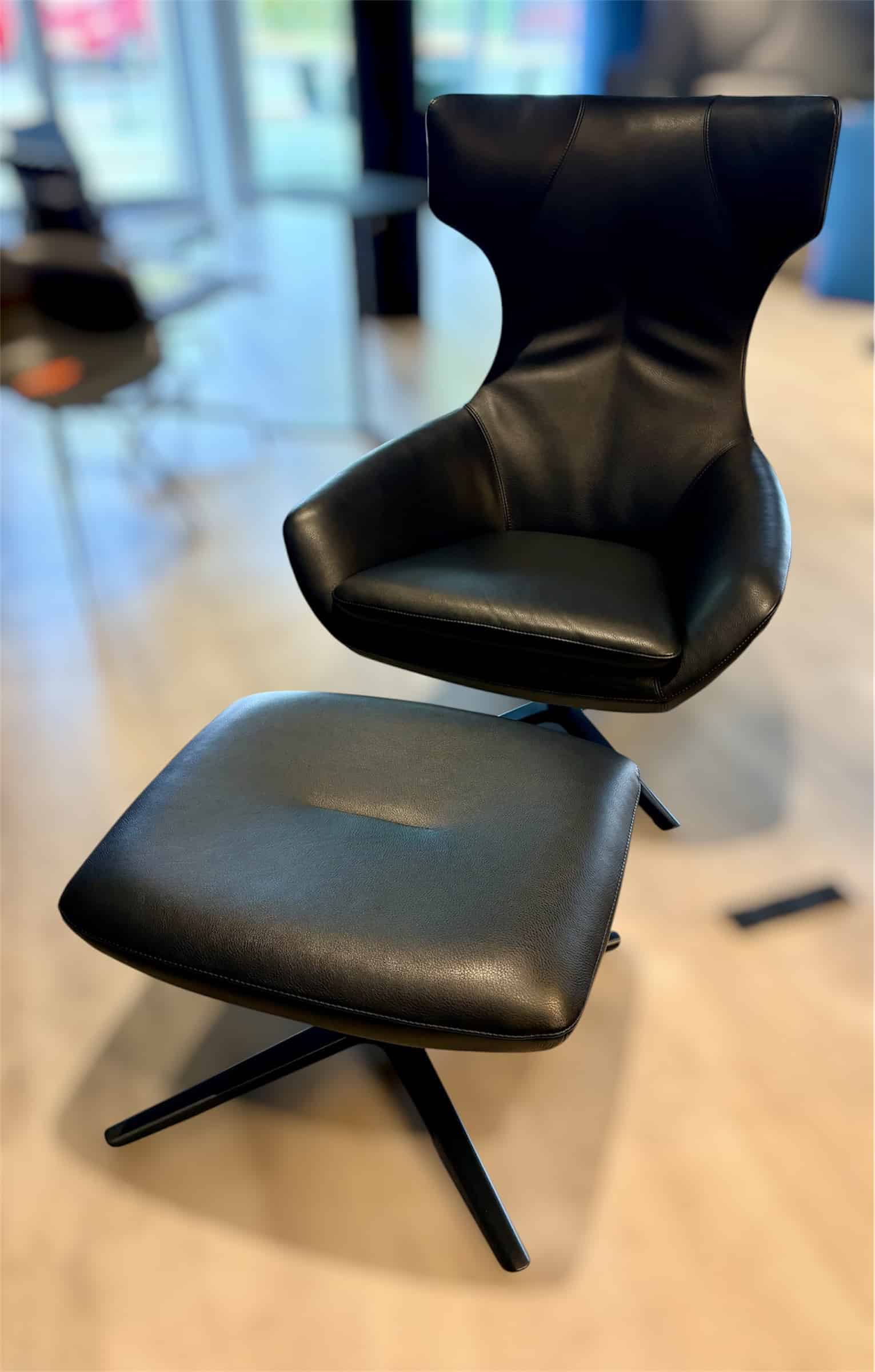 Fauteuil + repose-pieds CARUZZO